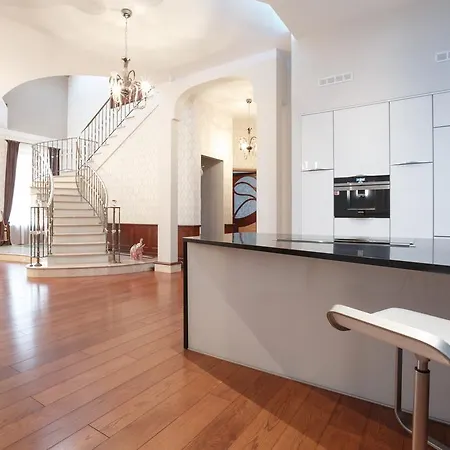 Center Apartment *